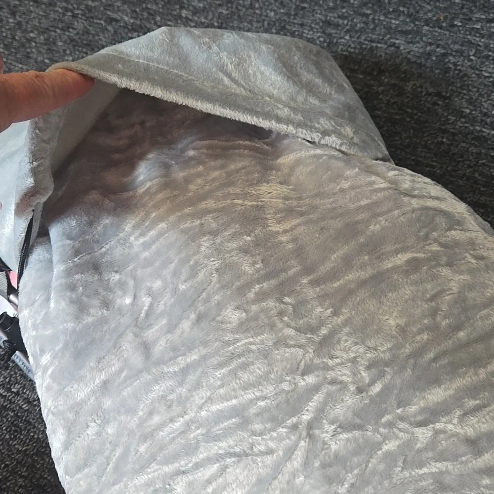 Soft Grey And.pink Travel Pillow - Picture 2 of 8